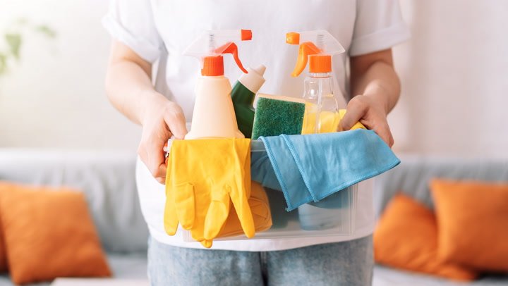 using dirty cleaning tools spreads bacteria